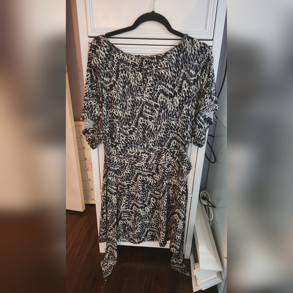 BCBGMaxAzria XS Kimono Sleeve Dress
